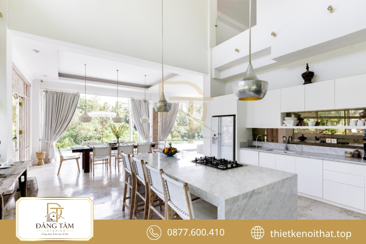 Bếp liền bàn ăn tạo khu sinh hoạt gia đình rộng rãi và thuận tiện