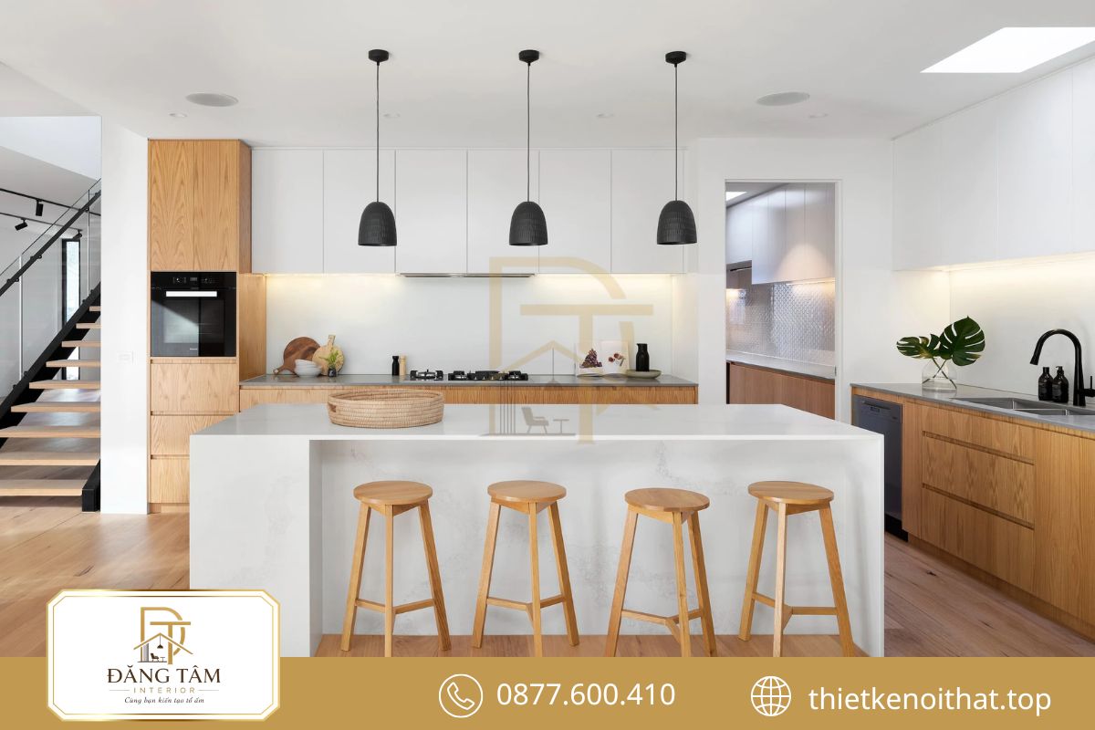 Thi công nội thất phòng bếp kết hợp bàn đảo tăng tiện ích sử dụng hằng ngày
