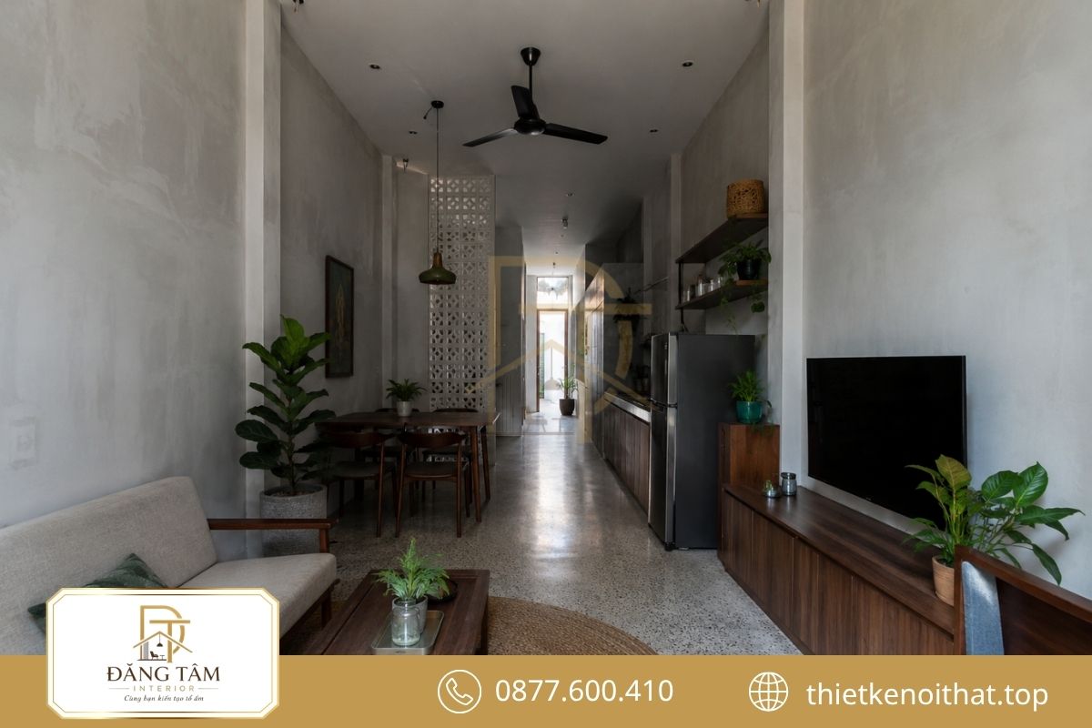 Ánh sáng tự nhiên mở rộng cảm giác không gian cho ngôi nhà ngang hẹp