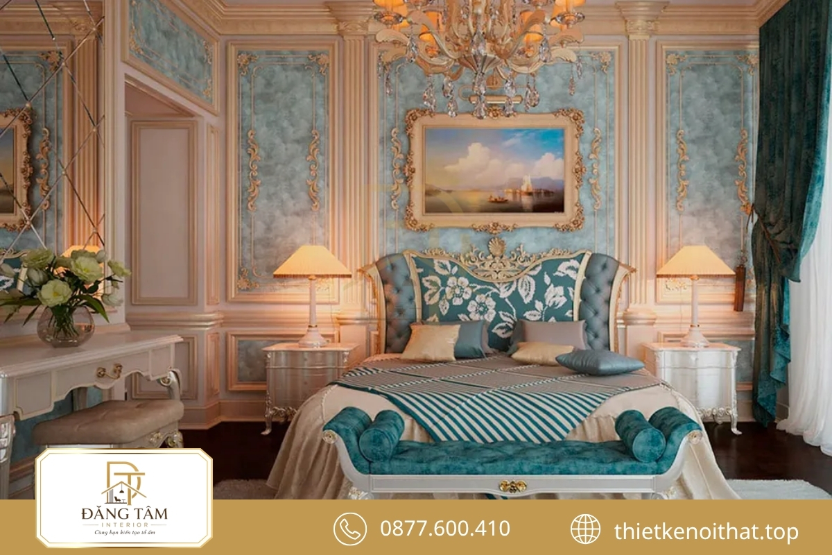 Phòng ngủ Baroque nổi bật với đầu giường cao và lớp vật liệu sang trọng