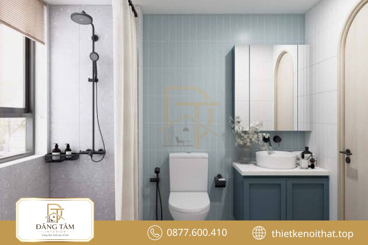 Phòng tắm nhỏ sử dụng vách kính để giữ không gian thông thoáng