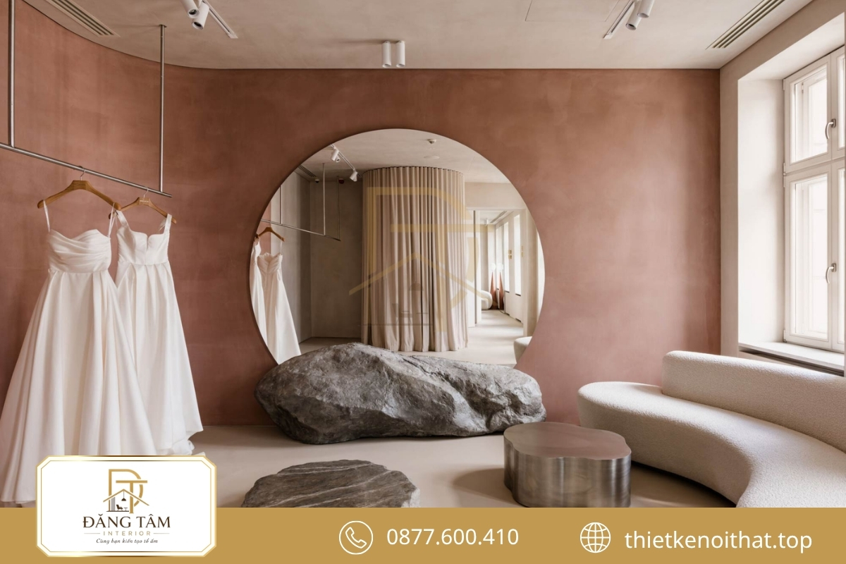 Phòng thử trong thiết kế studio áo cưới kín đáo, rộng và thoải mái