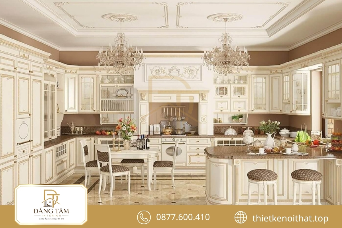 Bếp nội thất cổ điển nổi bật với hệ tủ và mặt đá 