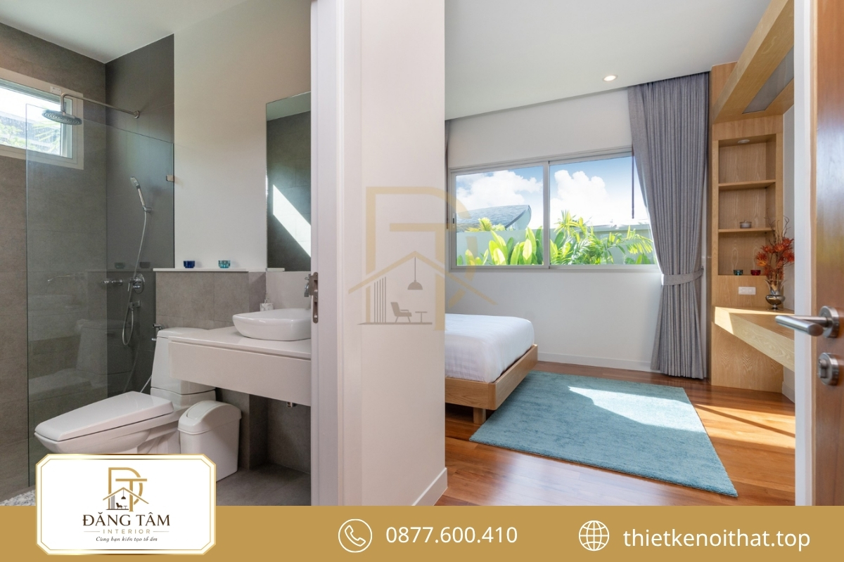 Toilet khép kín tăng tiện nghi mà vẫn giữ phòng ngủ thông thoáng