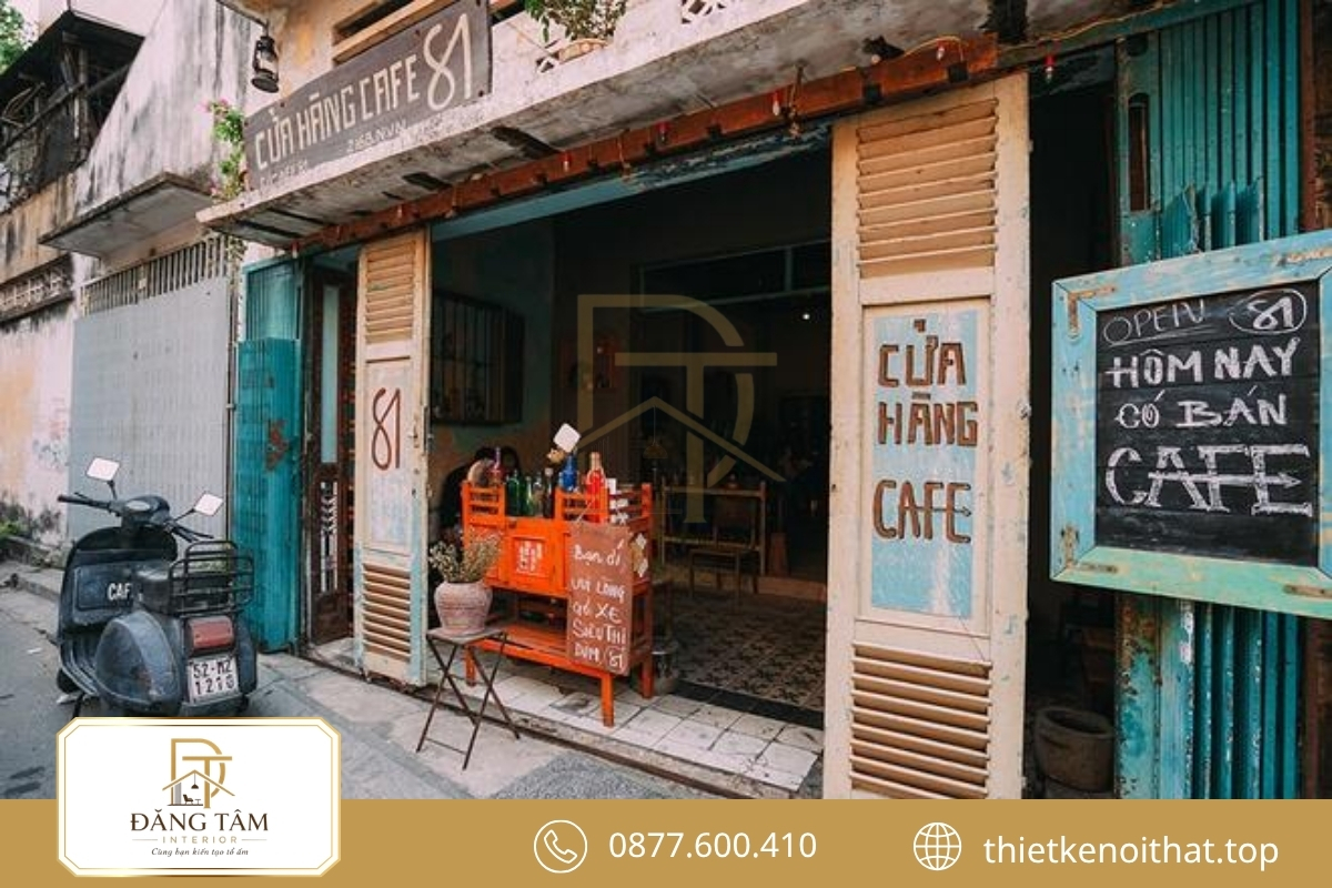 Quán cafe Retro gợi hoài niệm qua poster, ánh sáng và nội thất gỗ