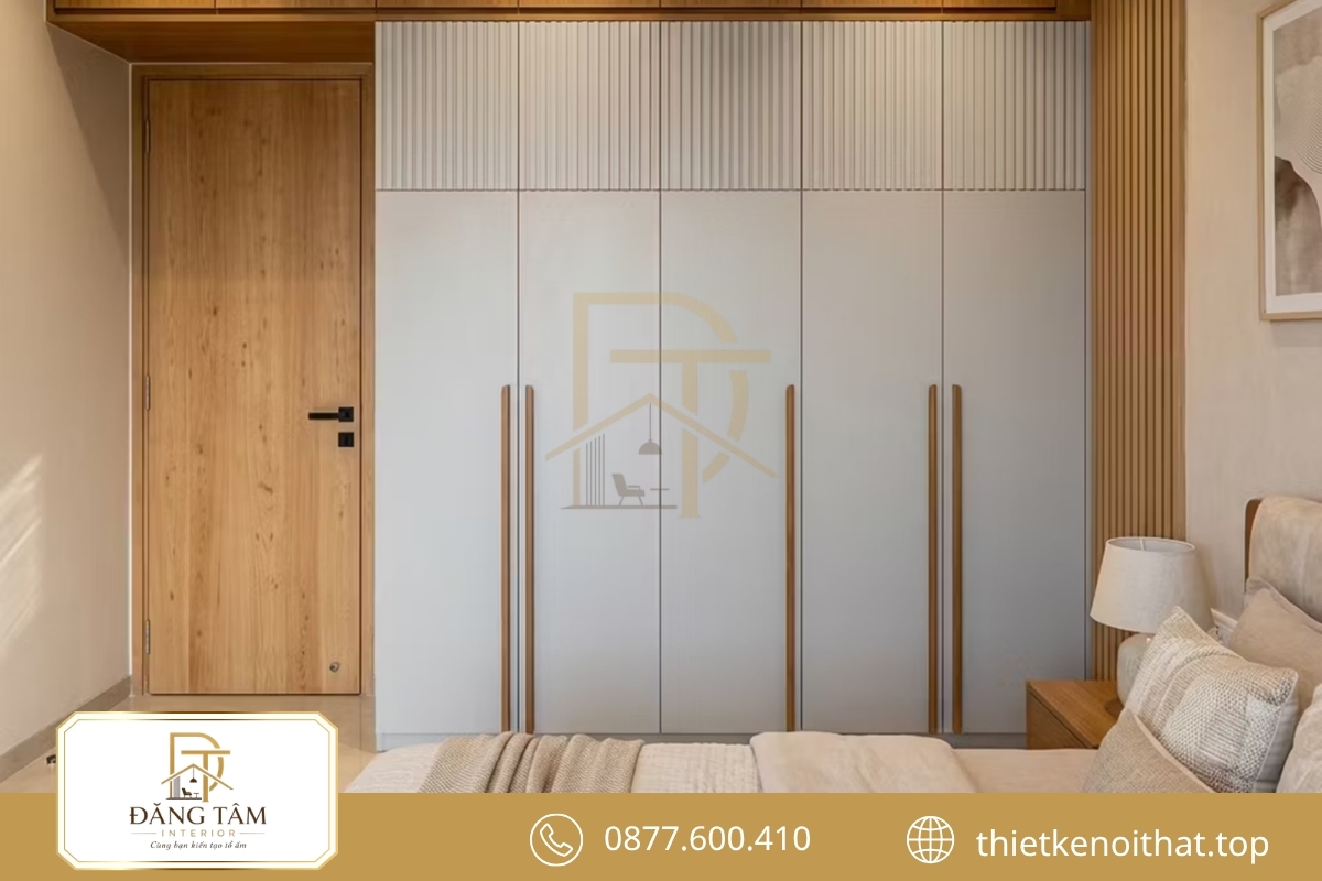 Tủ cao sát trần giúp tăng lưu trữ mà không chiếm thêm mặt sàn